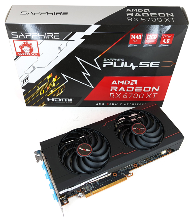 Die Sapphire PULSE Radeon RX 6700 XT samt Verpackung.