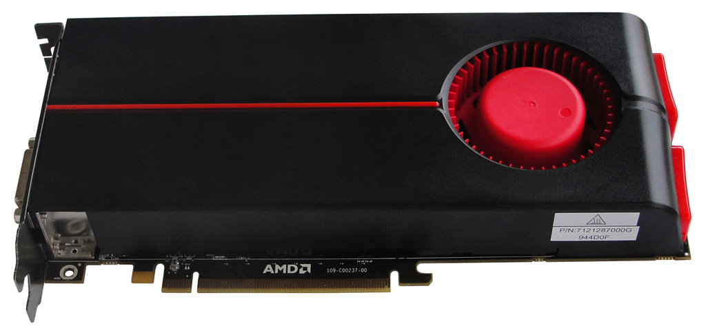 Die edel-grafikkarten Radeon HD 5850 mit Dual-Slot-Kühlkörper auf der Oberseite.