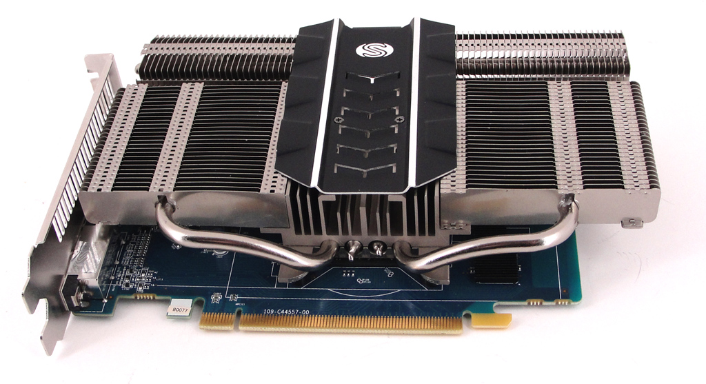 Die beiden Sapphire Radeon-Karten im Überblick (HD 7750 links, HD 7770 rechts).