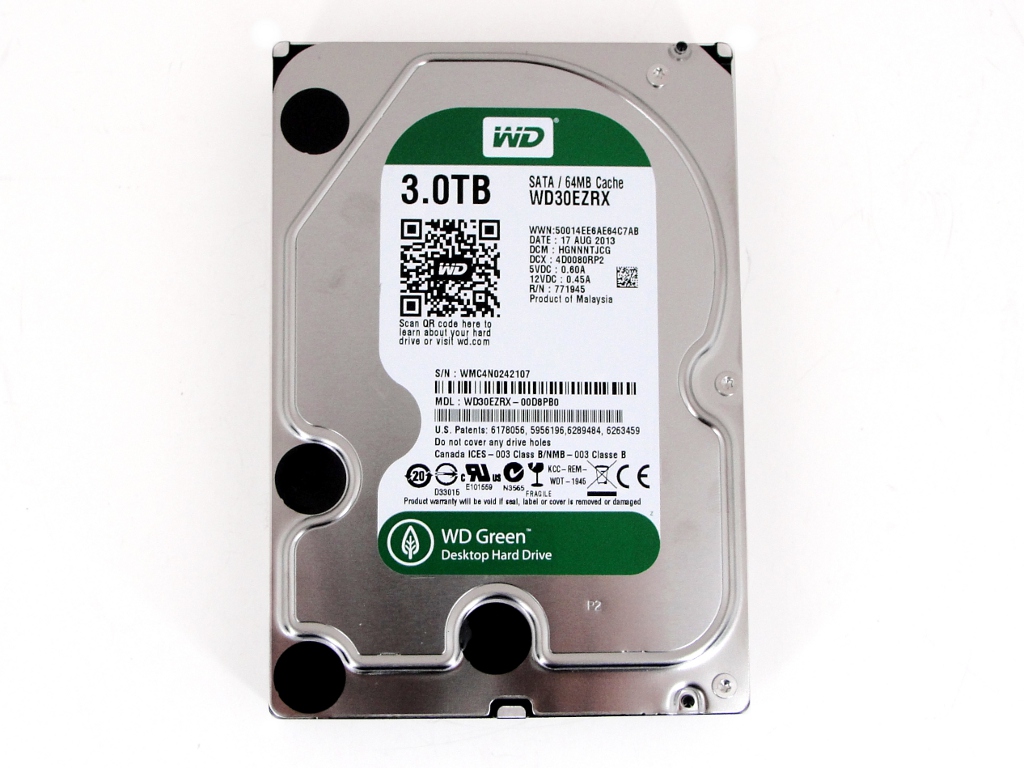 Western Digital WD Green (WD30EZRX) von oben (links) und unten (rechts).