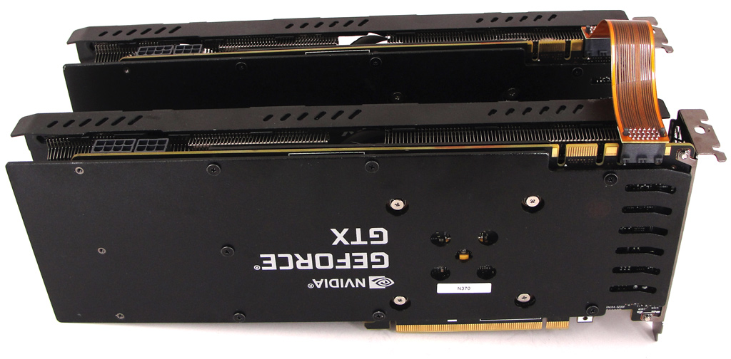 Auf der Rückseite der GTX 980 Ti befindet sich eine großflächige Backplate.