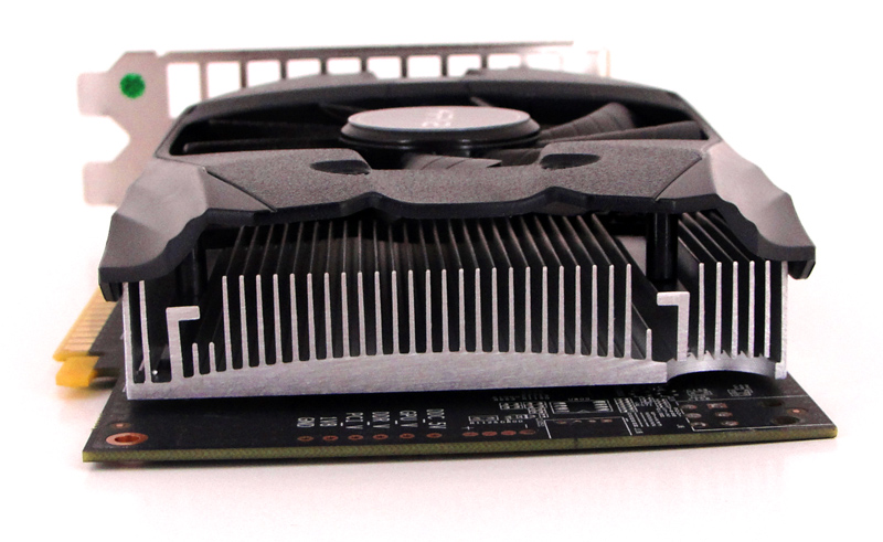 Die abgespeckte GP107-GPU bietet volle Pascal-Features und fungiert als Basis für die GeForce GTX 1050 Ti.