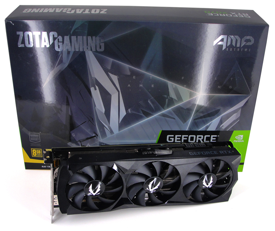 Die Verpackung der ZOTAC Gaming GeForce RTX 2070 AMP Extreme samt der Grafikkarte selbst abgelichtet.