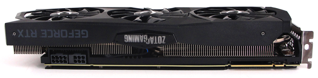 Die ZOTAC Gaming GeForce RTX 2070 AMP Extreme kommt mit einem mächtigen Triple-Slot-Kühler.